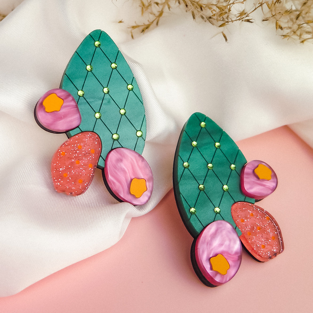 10 Outfits That Come Alive With a Statement Earring
