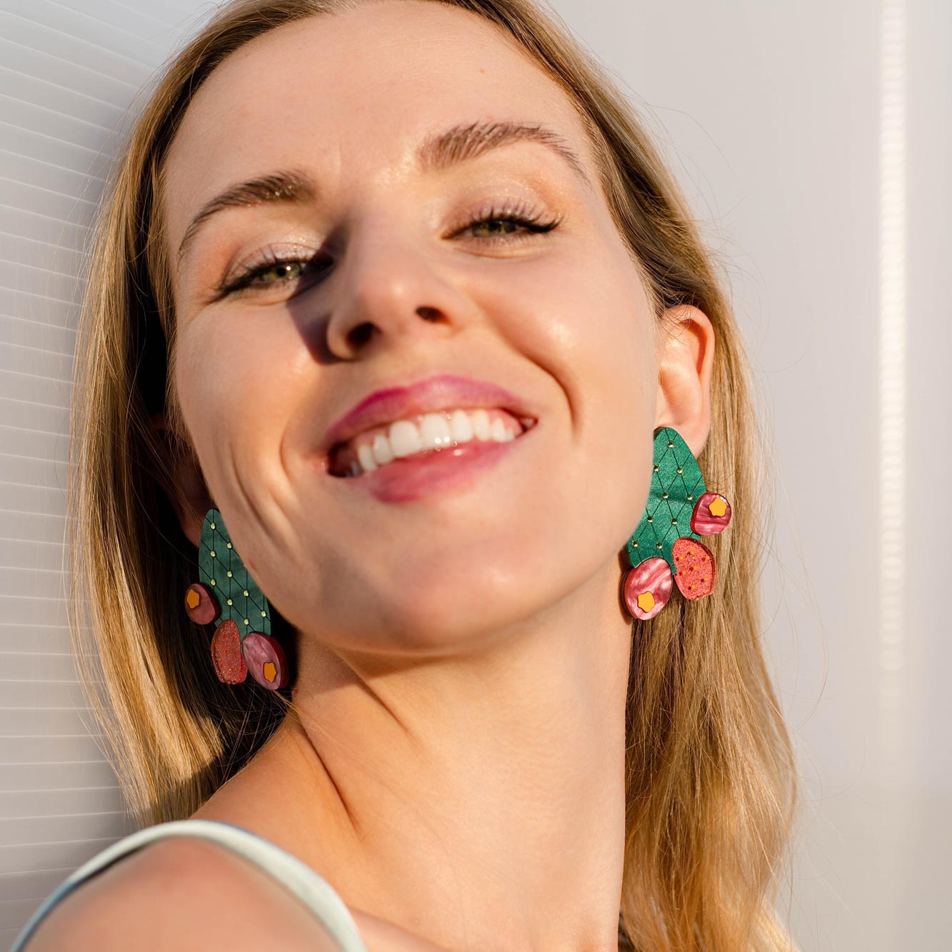 Why Bold and Colorful Jewelry Is the Perfect Accessory for Your Capsule Wardrobe